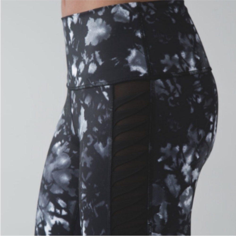 Lululemon 4 Sunshine Salutation Dusk Dye White Black Mesh Crop‎ Legging